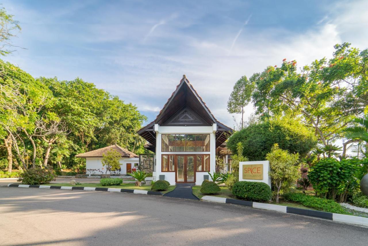 Nirwana Resort Hotel Lagoi Extérieur photo